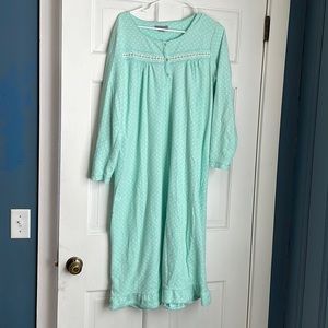 Laura Scott, large, mint green with white polka dots fleece night gown.